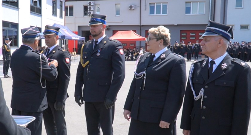 Wśród odznaczonych Kinga Szerszeń wójt Gmina Wola Mysłowska i Piotr Chaber wójt gminy Serokomla 