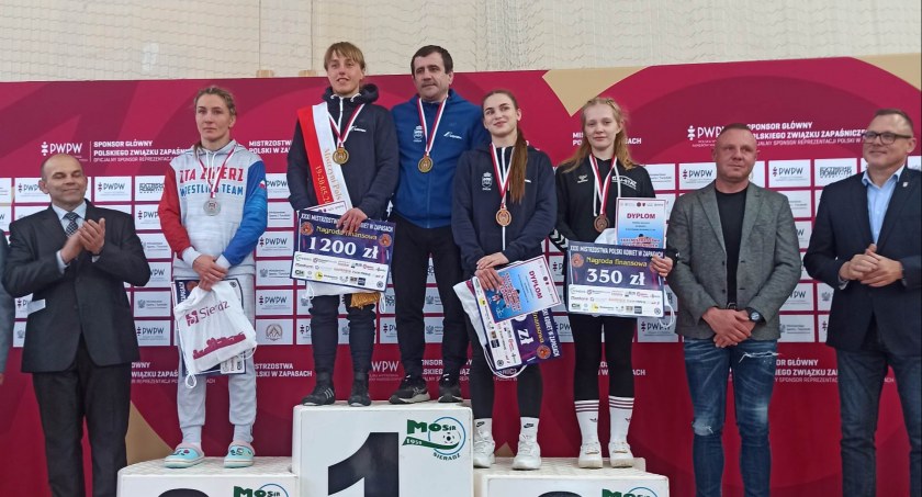 Seniorki z Gminnego Klubu Sportowego Armaty Stoczek Łukowski