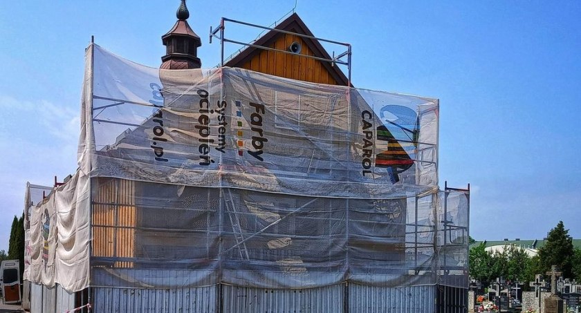 Kościół i Religia, Ruszyły prace konserwatorskie Kościółku Rocha cmentarzy parafialnym Łukowie - zdjęcie, fotografia