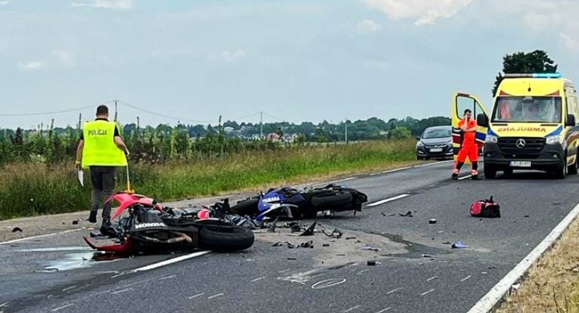 Wypadki, Śmierć drodze Motocykliści uderzyli ciężarówkę (ZDJĘCIA) - zdjęcie, fotografia