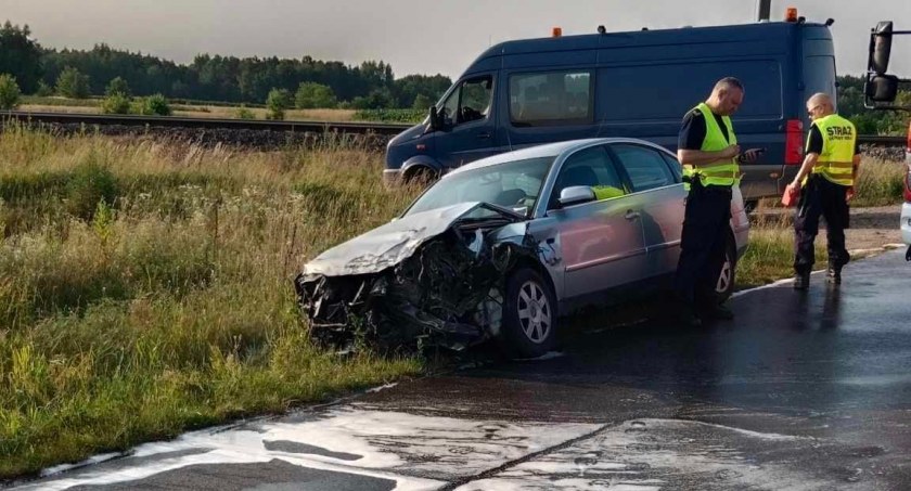 Wypadek na przejeździe kolejowym w Dąbiu koło Łukowa. 