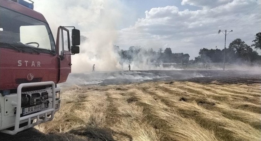 Pożar siana na łące. ul. Partyzantów, Radzyń Podlaski. 