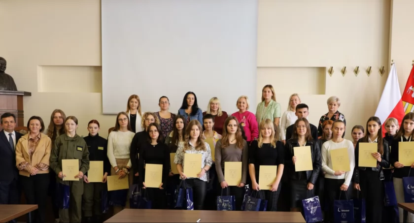  10 października w Sali Konferencyjnej im. Jana Pawła II Starostwa Powiatowego w Łukowie odbył się Powiatowy Etap X Regionalnej Olimpiady o Zdrowiu Psychicznym, skierowany do uczniów szkół średnich. 