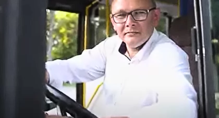 Piotr Płudowski prowadzący autobus komunikacji miejskiej w Łukowie! 