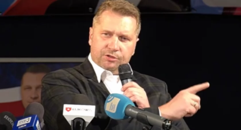 Przemysław Czarnek podczas wizyty w Łukowie. 