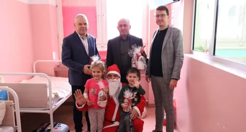 Pogoda , Mikołaje Powiatu Łukowskiego odwiedzili pacjentów szpitala Łukowie! - zdjęcie, fotografia