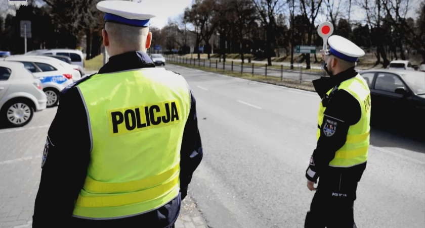 Policjanci ruchu drogowego intensywnie pracują podczas Świąt Bożego Narodzenia.