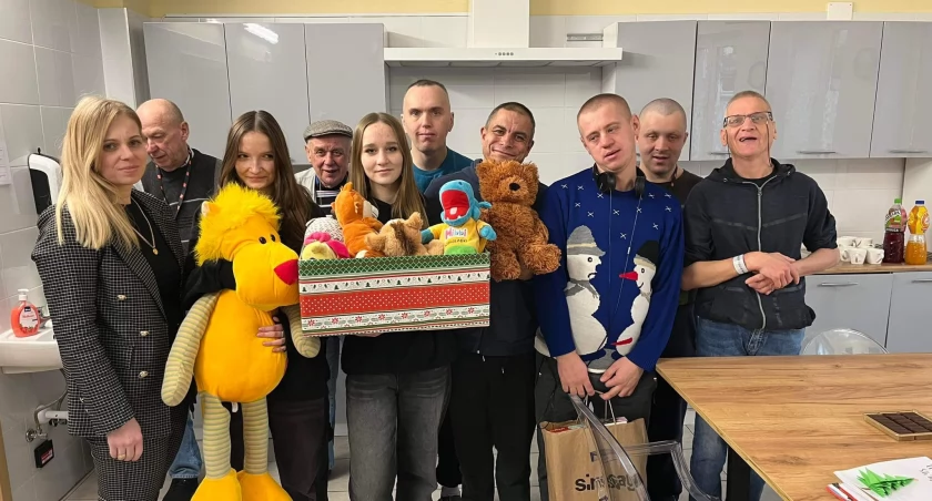 Szkolnictwo, Szkolne Koło Wolontariatu Zespołu Szkół Łukowie Akcje Charytatywne przed Świętami - zdjęcie, fotografia