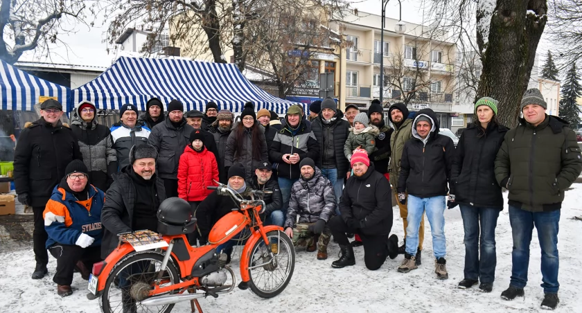 Pogoda , Pasjonaci starej motoryzacji ustępują mrozowi Relacja Retro Niedzieli Łukowie - zdjęcie, fotografia