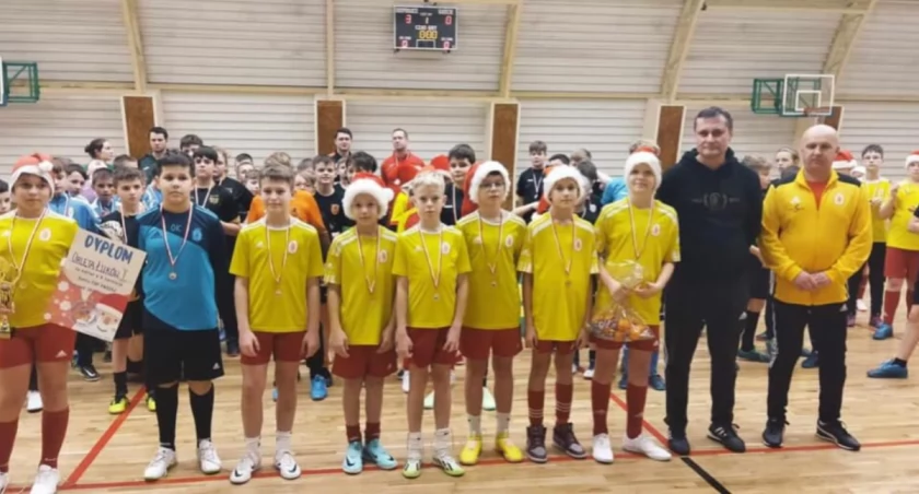Wiadomości Sportowe, Orlęta Łuków osiągają sukces turnieju Santa Międzyrzecu Podlaskim - zdjęcie, fotografia