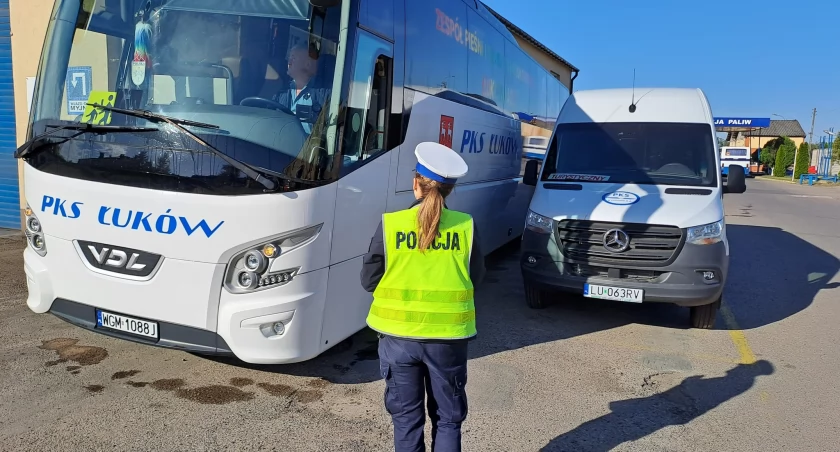 Policja, Policja Łukowie przypomina Zgłoszenie kontroli stanu technicznego autobusu przed wyjazdem - zdjęcie, fotografia