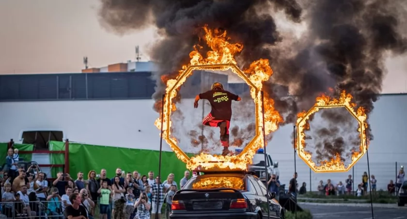 Pogoda , Wygraj wejściówki pokazy kaskaderskie Łukowie Zdobądź bilety niezwykłe - zdjęcie, fotografia