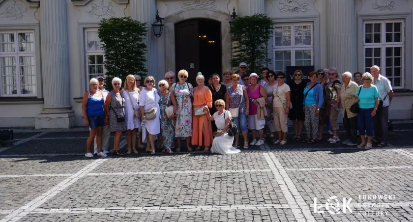 Pogoda , Łukowscy seniorzy wyjeździe Zamek Królewski Muzeum Narodowe Warszawie - zdjęcie, fotografia