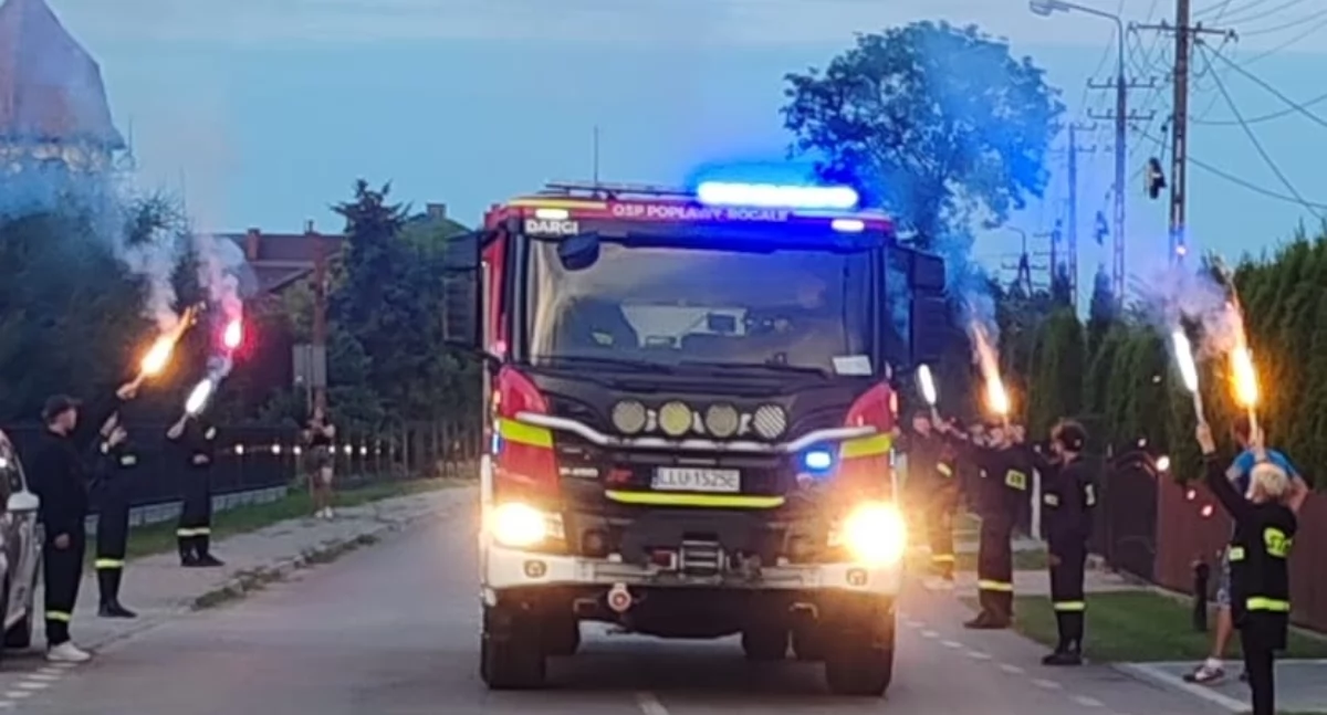 Straż Pożarna, strażacki Popławy Rogale Nowoczesna Scania na straży bezpieczeństwa - zdjęcie, fotografia