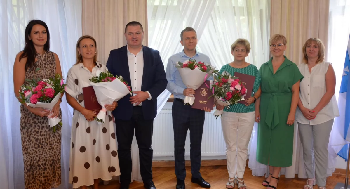 Szkolnictwo, dyrektorzy szkół Gminie Krzywda nominacje września - zdjęcie, fotografia