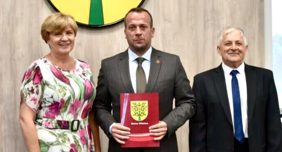 Szkolnictwo, Radny Łukowa Arkadiusz Pogonowski nowym dyrektorem szkoły Śmiarach - zdjęcie, fotografia