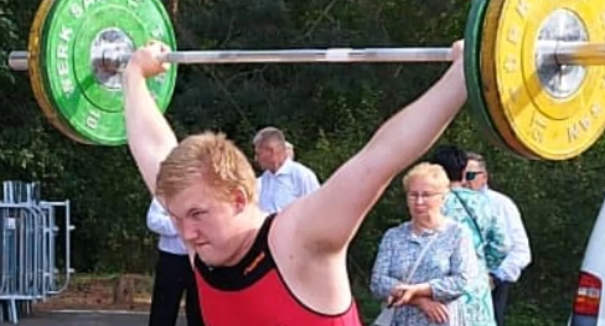 Młode talenty, Spektakularny pokaz podnoszenia ciężarów wyróżnienie Rafała Łobejko Olimpijczyka Łuków - zdjęcie, fotografia