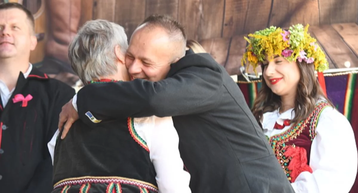 Informacje kulturalne, Tradycyjne wesele ludowe Gręzówce relacja video Zbyszka Woźniaka - zdjęcie, fotografia