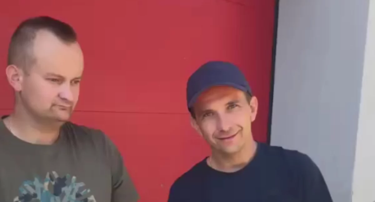 Damian Pawlak oraz jeden z mieszkańców Nowego Świętowa