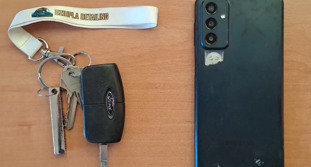 Poszukujemy właścicieli smartfona i kluczyka do Forda