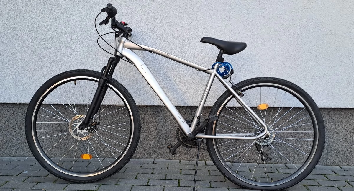 Policjanci zatrzymali sprawcę kradzieży rowerów i poszukują pokrzywdzonego właściciela jednośladu