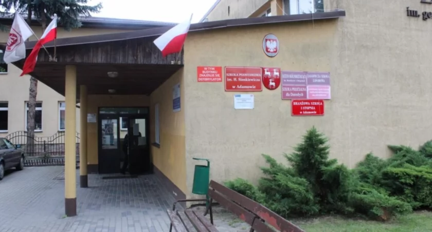 Szkoła podstawowa im. Henryka Sienkiewicza w Adamowie