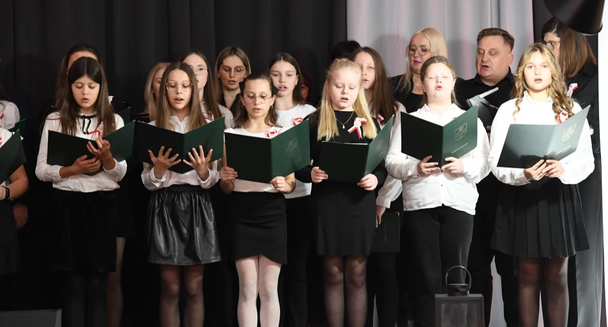 Informacje kulturalne, Wzruszający Koncert Niepodległej Polski Gminie Stanin (GALERIA) - zdjęcie, fotografia