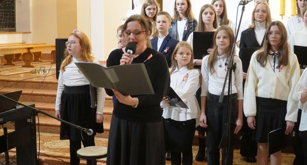 Informacje kulturalne, Wyjątkowy koncert patriotyczny uczniów Szkoły Muzycznej Mieczysława Karłowicza Łukowie (WIDEO) - zdjęcie, fotografia