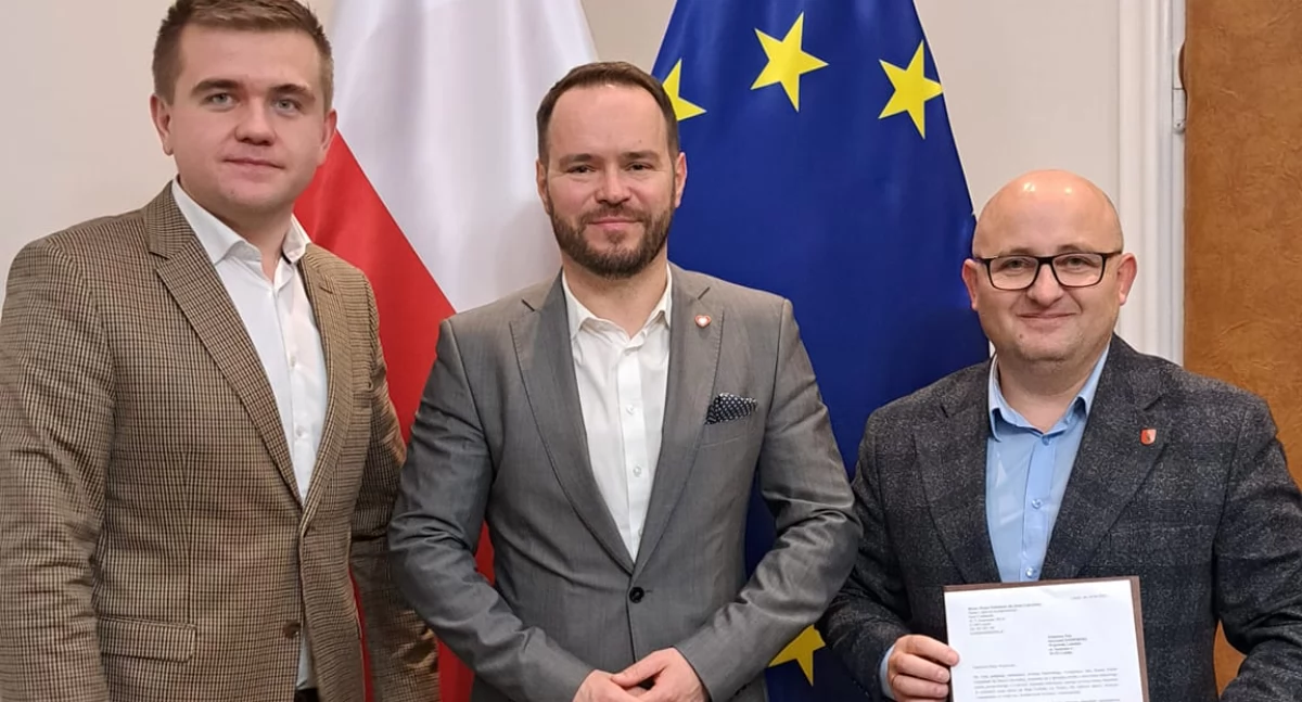 Mateusz Popławski wiceburmistrz  Łukowa,  Krzysztof Komorski. Wojewoda Lubelski, Artur Czubaszek przewodniczący Rady Miasta 