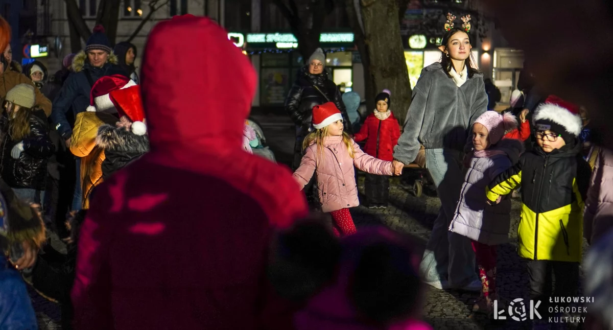 Akcje Charytatywne i Wsparcie, Łuków rozbłysnął świąteczną magią! (FOTO - zdjęcie, fotografia
