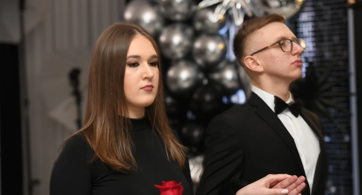 Szkolnictwo, Polonez pełen klasy tradycji! Zobacz uczniowie „Rolnika” rozpoczęli swoją studniówkę [DUŻO WIDEO ZDJĘCIA] - zdjęcie, fotografia