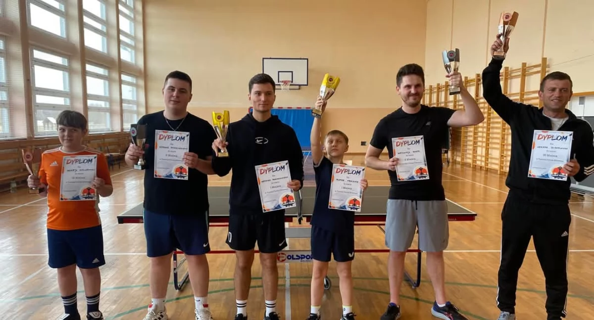 Sukcesy sportowe, Zacięta rywalizacja Aleksandrowie! zdobył puchar turnieju tenisa stołowego - zdjęcie, fotografia