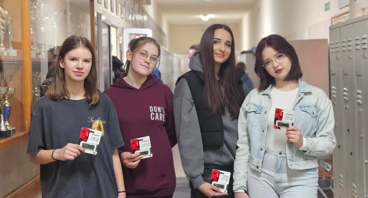 Straż Pożarna, Uczniowie Zespołu Szkół Łukowie wyróżnieni projekt Dyplom Patronem - zdjęcie, fotografia