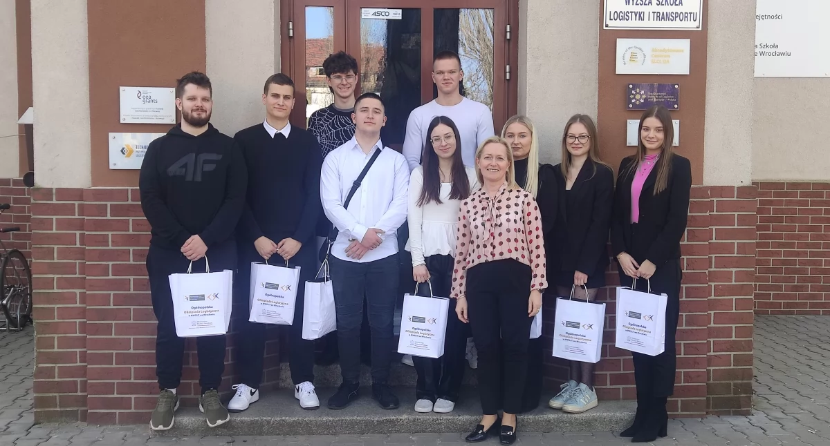 Konkursy, Sukces uczniów Łukowa Finaliści Ogólnopolskiej Olimpiady Logistycznej - zdjęcie, fotografia