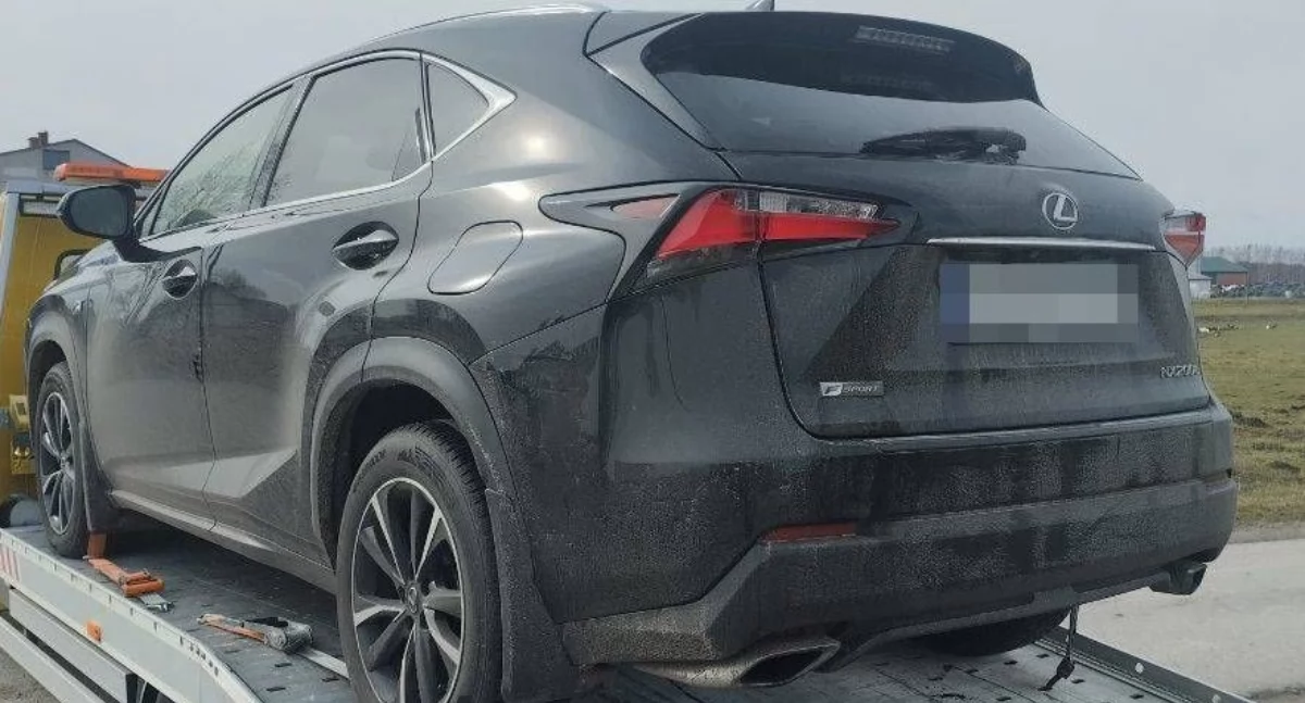 Policja, Błyskawiczna akcja! Policjanci odzyskali skradzionego Lexusa wartego tysięcy! - zdjęcie, fotografia