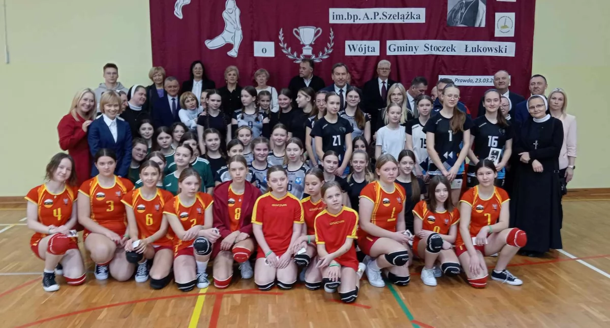 Kościół i Religia, Stoczek Łukowski oddaje hołd Biskupowi Szelążkowi Święta turniej sportowy - zdjęcie, fotografia