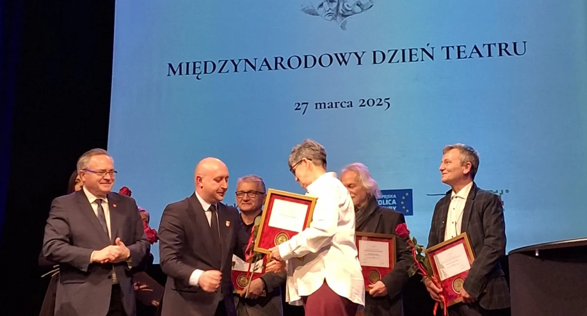 Informacje kulturalne, Adamów Wielki Sukces! Zofia Kozłowska uhonorowana Medalem lecia Województwa Lubelskiego - zdjęcie, fotografia