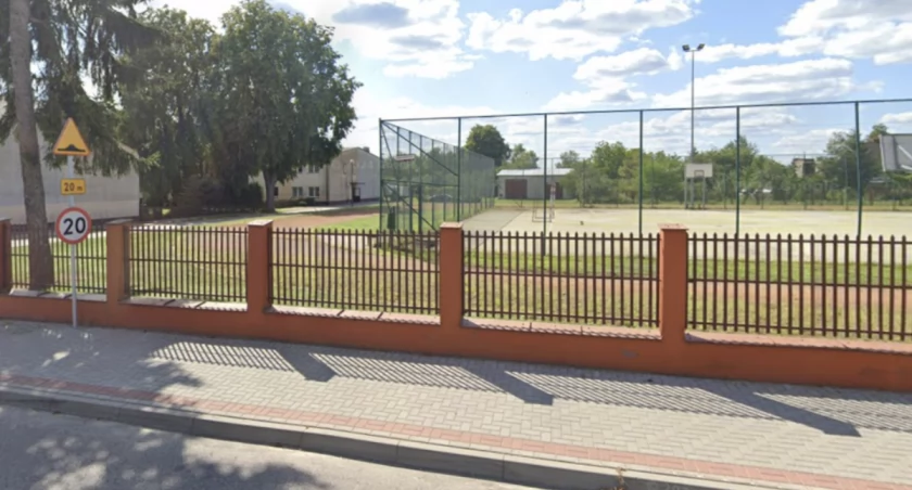 Szkoła Podstawowa w Gręzówce (fot. Google Maps)