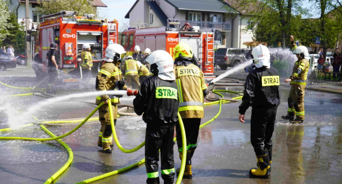 Straż Pożarna, Wielkie mokre szaleństwo Stoczku Łukowskim! Strażacy rozpalili emocje wodą! - zdjęcie, fotografia