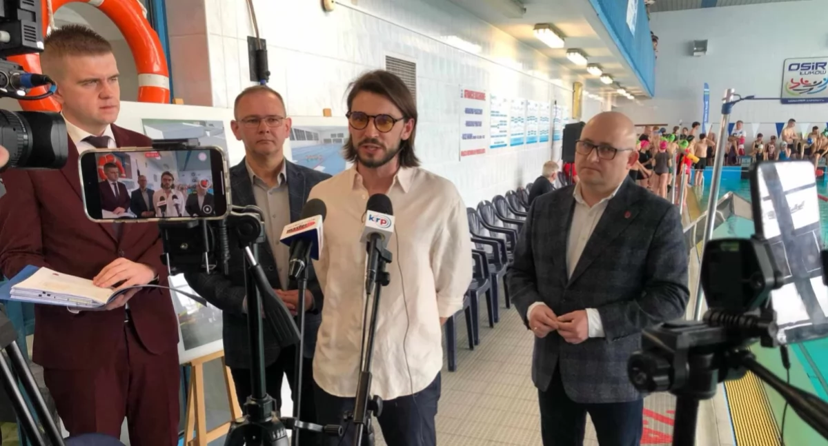 Konferencja prasowa dotycząca budowy krytej pływalni w Łukowie (zdj. archiwalna)