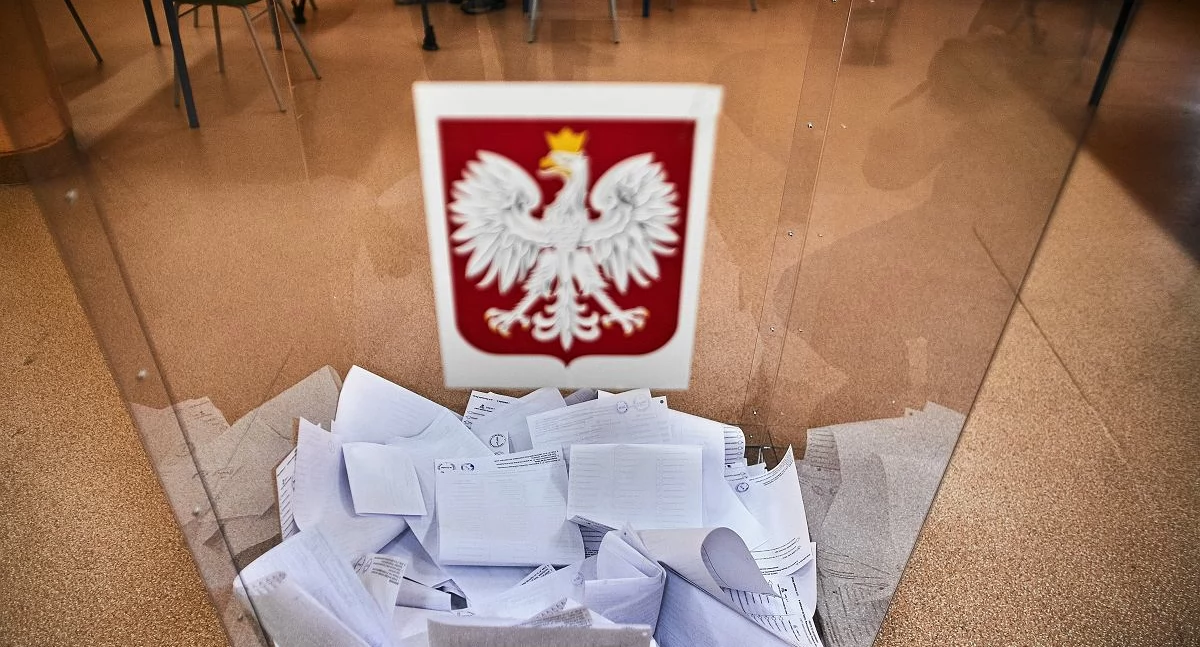 Polityka, Zobacz zasiada komisjach wyborczych gminie Adamów - zdjęcie, fotografia