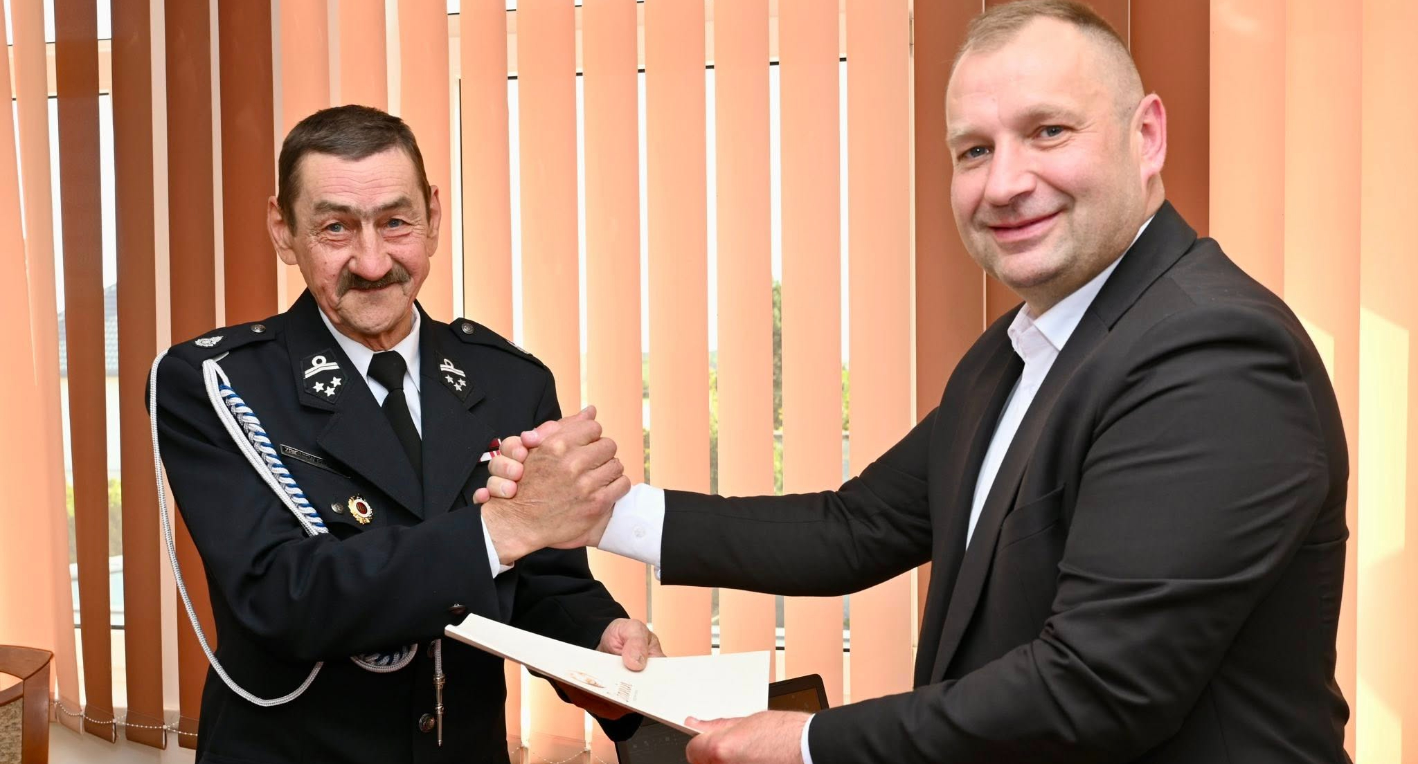 Straż Pożarna, samochód ratowniczy Tuchowicz Uroczyste przekazanie Urzędzie Gminy Stanin - zdjęcie, fotografia