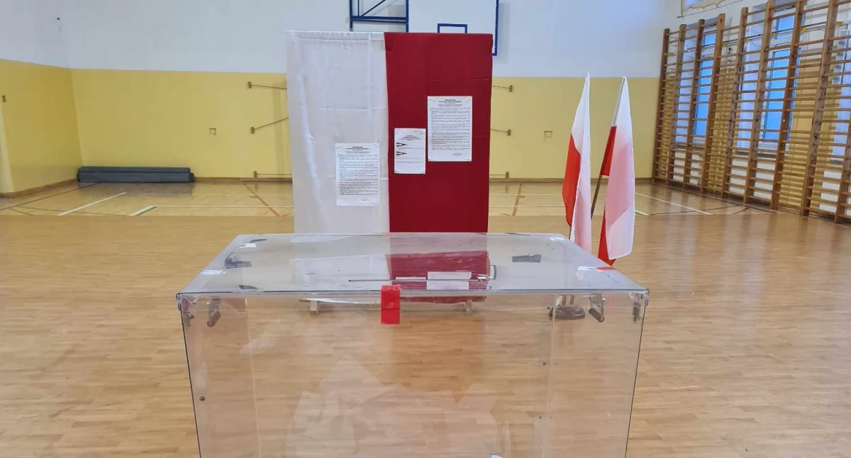 Polityka, Gmina Serokomla Nawrocki wygrywa dużą przewagą Mentzen Braun mocni Trzaskowski słabiej - zdjęcie, fotografia