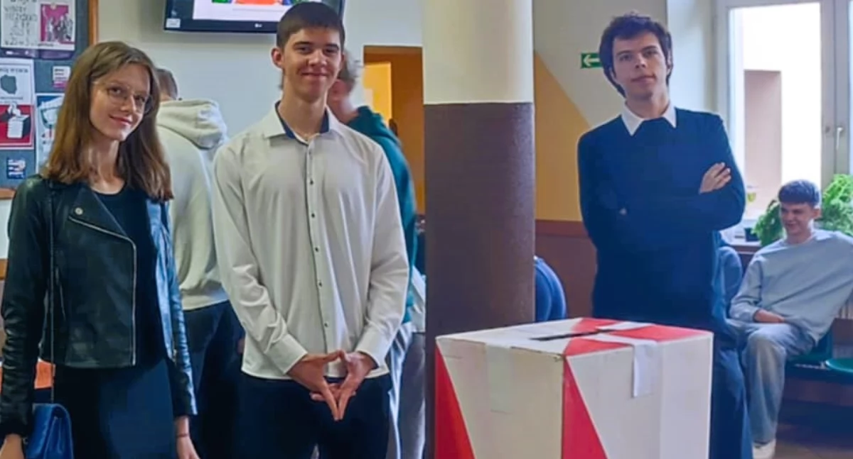 Wiadomości Partnera, Młodzież wybiera przyszłość Prawybory rekordową frekwencją! - zdjęcie, fotografia