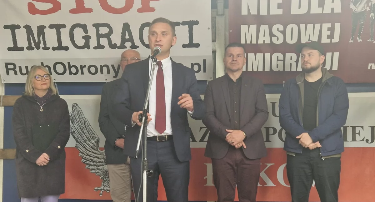 Polityka, Protest centrum Łukowa „Kosy sztorc” polityczne deklaracje manifestacji przeciw nielegalnej imigracji [ZDJĘCIA] - zdjęcie, fotografia