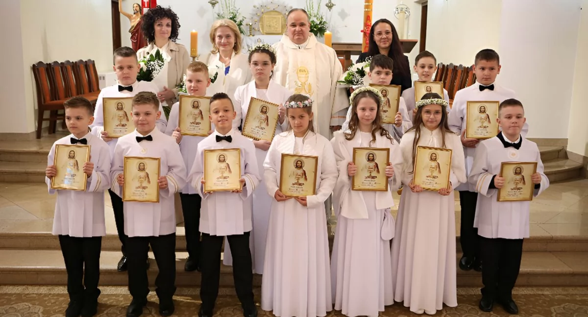 fot. Parafia Matki Boskiej Królowej Polski - Dąbie