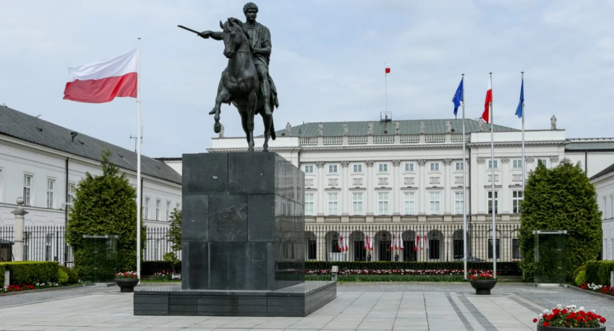 Polityka, Wybory Rafał Trzaskowski wygrywa drugą turę! minimalną przewagę - zdjęcie, fotografia