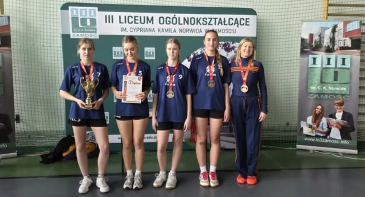 Wiadomości Sportowe, Historyczny sukces koszykarek Łukowie! Awans finału wojewódzkiego podium Zamościu - zdjęcie, fotografia