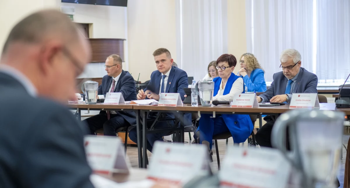 Polityka, „Rzeka” Konarskiego Łukowie Mieszkańcy skarżą zalewaną ulicę zniszczony asfalt - zdjęcie, fotografia