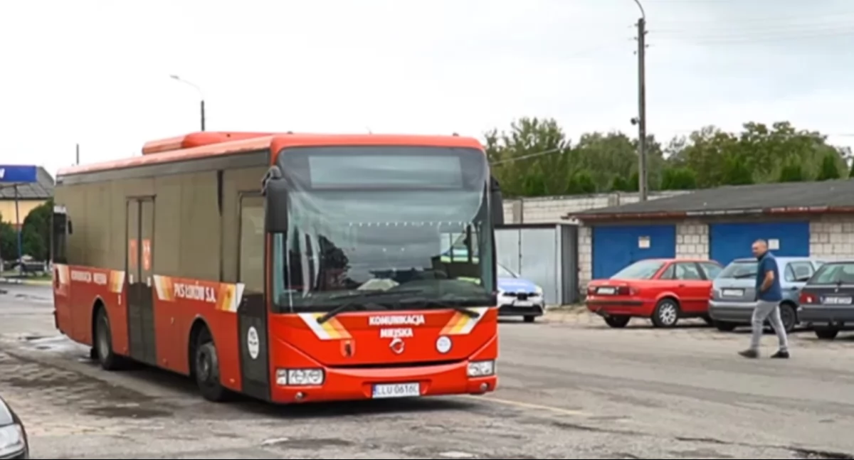 Polityka, autobus pojedzie ulicą Armii Krajowej Burmistrz „Jest możliwość przyszłym roku” - zdjęcie, fotografia
